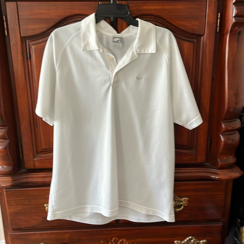 Men’s white Nike shirt size XL